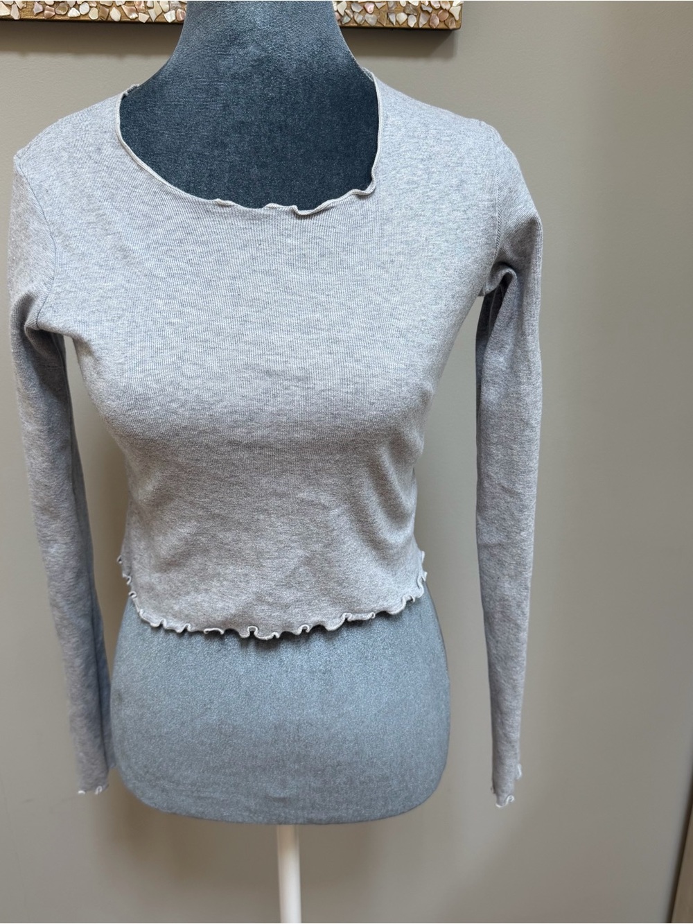 Brandy Melville Italy light grey cotton ruffled long sleeve crop top shirt